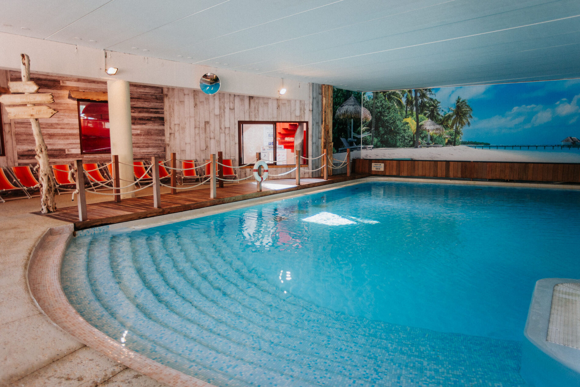 piscine couverte frejus