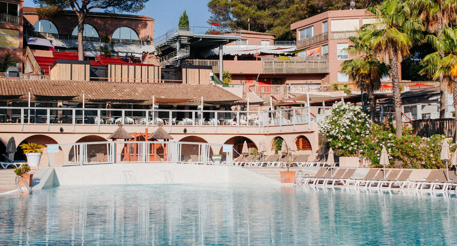 piscine extérieure du camping Holiday Green à Fréjus